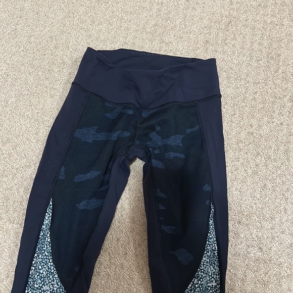 Lululemon cropped leggings blue patterned - Picture 3 of 3